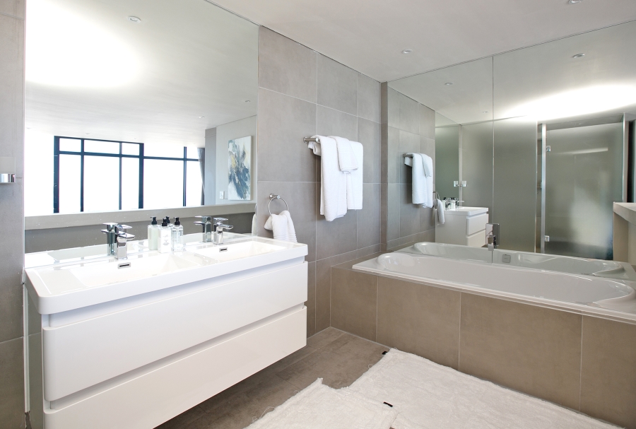 4 Bedroom Property for Sale in Waves Edge Western Cape